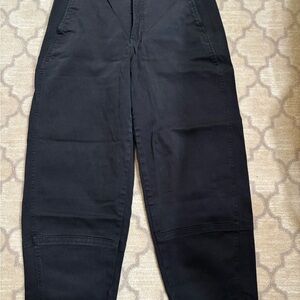 Stylish Women’s Black Everlane Barrel Jeans